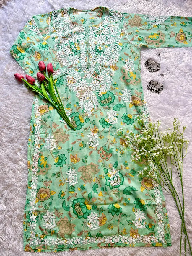 Light green mul mul kurta with chikankari embroidery by Hayat’s Lucknowi