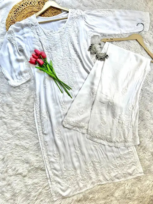 White rayon kurta set with chikankari embroidery by Hayat’s Lucknowi