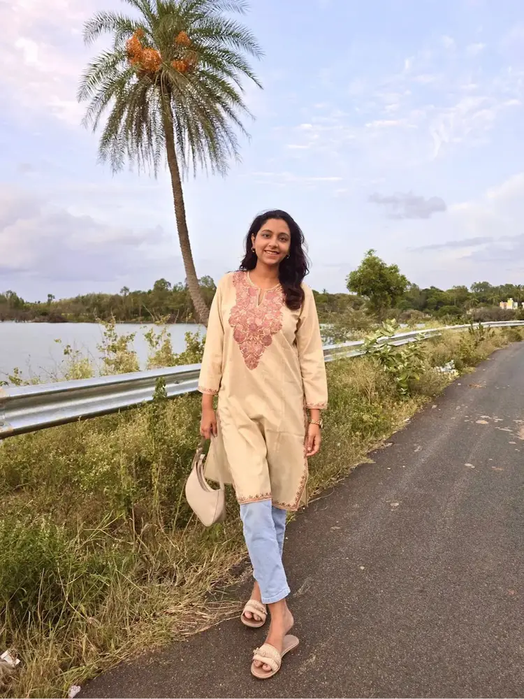 kahsmiri long kurta aari work best for outing