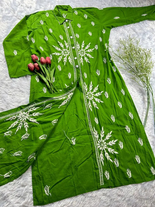 Green cotton kurta with collar neck and embroidery by Hayat’s Lucknowi
