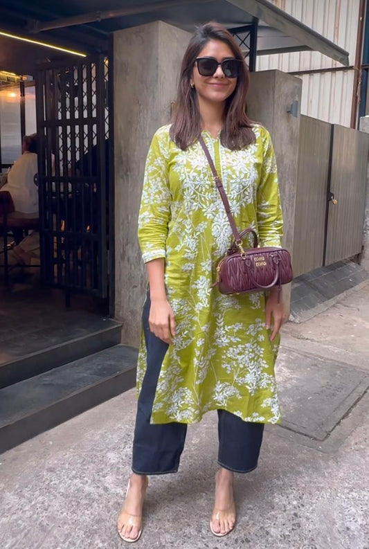 green mul mul chikankari kurta wore by mrunal thakur