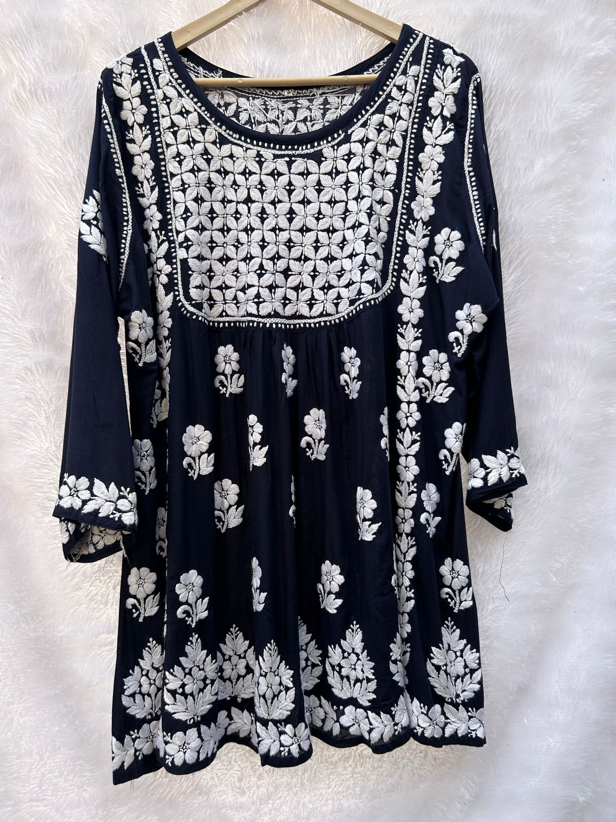 Robe chikankari courte bleu marine