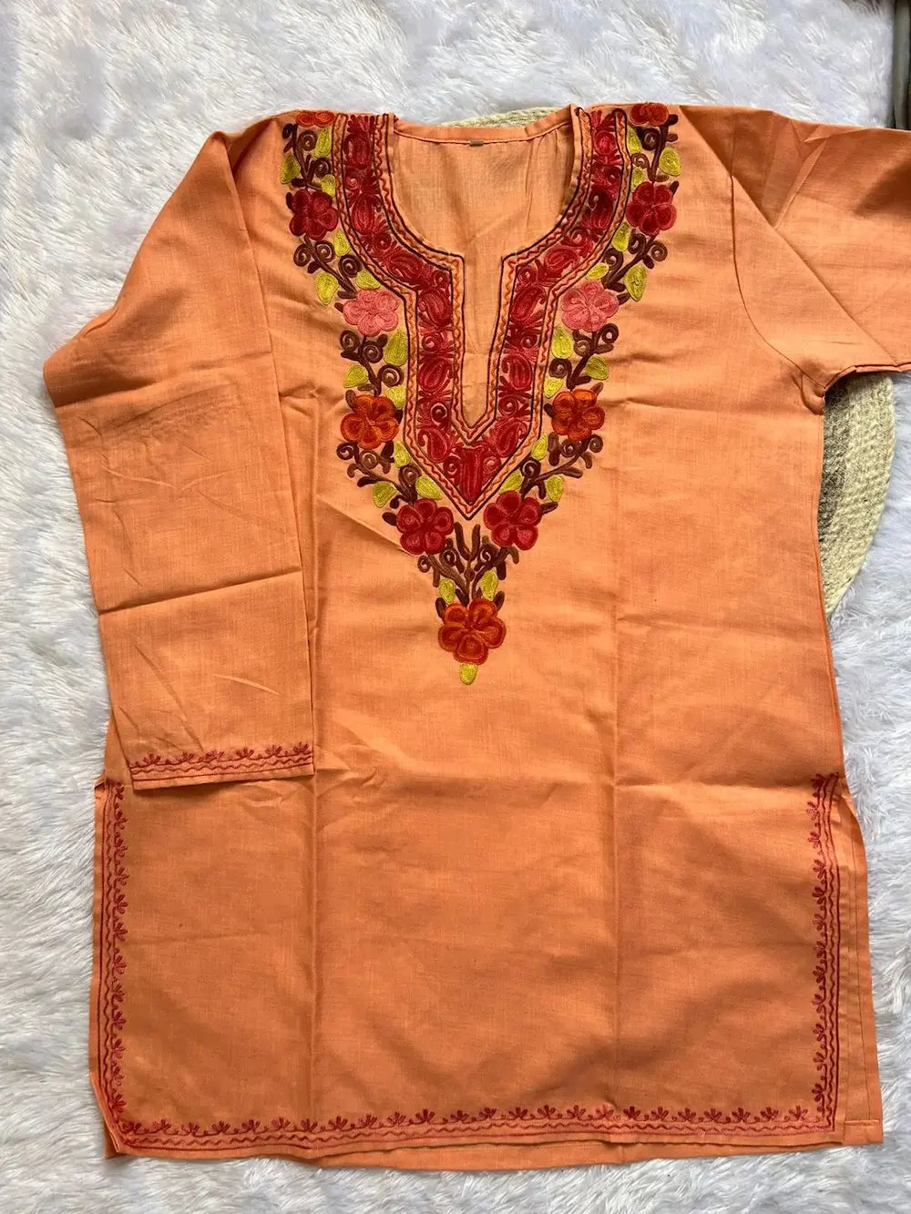 Peach Kashmiri short kurta with embroidery by Hayat’s Lucknowi