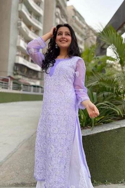 Lavender georgette chikankari kurti with embroidery by Hayat’s Lucknowi
