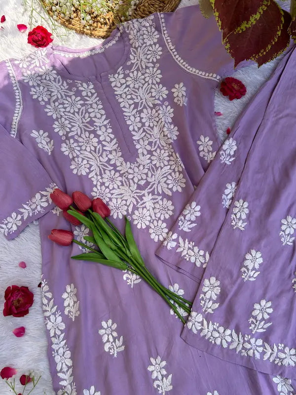 Lavender rayon kurta set with chikankari embroidery by Hayat’s Lucknowi