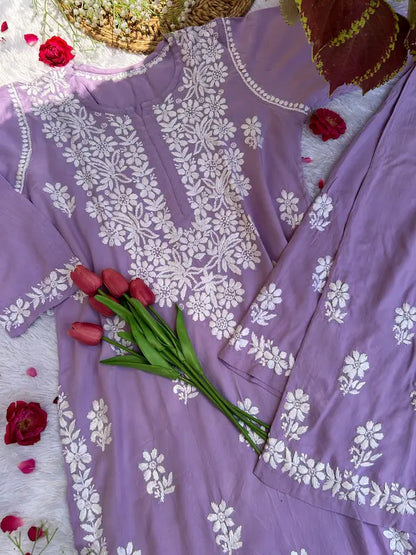 Lavender rayon kurta set with chikankari embroidery by Hayat’s Lucknowi