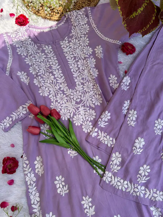 Lavender rayon kurta set with chikankari embroidery by Hayat’s Lucknowi