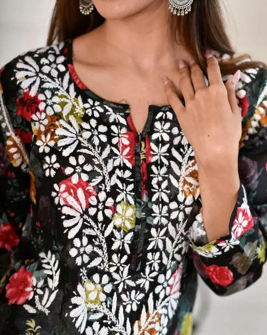 Black mul mul kurta with Lucknowi chikankari embroidery by Hayat’s Lucknowi