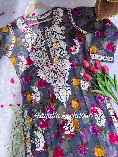 Grey mul mul kurti with Lucknowi chikankari embroidery by Hayat’s Lucknowi