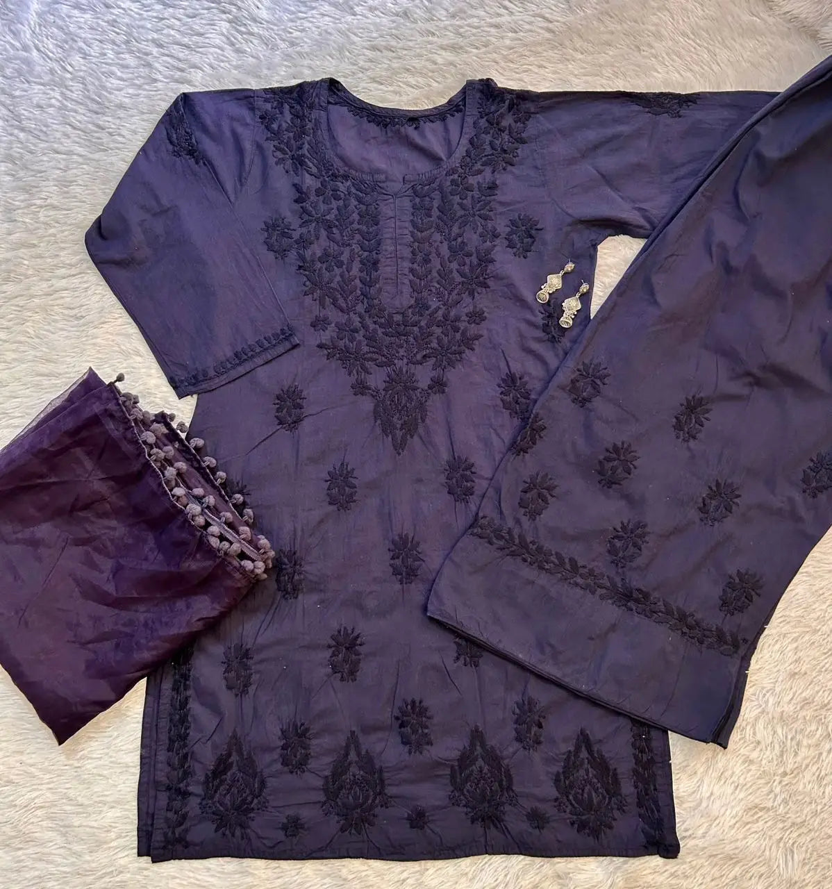 
Navy chikankari Farshi shalwar suit featuring intricate hand embroidery and graceful traditional craftsmanship for elegant festive and ethnic wear by Hayat's Lucknowi.
