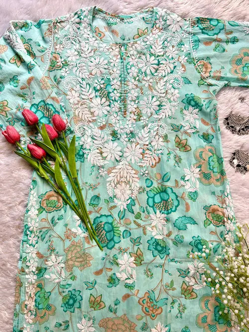Sky blue mul mul kurta with chikankari embroidery by Hayat’s Lucknowi
