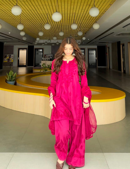 
Pink chikankari Farshi shalwar suit featuring intricate hand embroidery and elegant traditional craftsmanship for graceful festive and ethnic wear by Hayat's Lucknowi.
