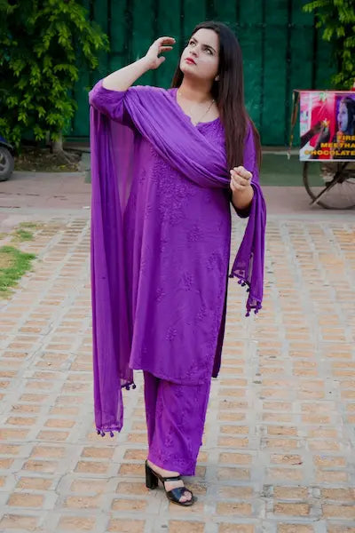  Purple rayon kurta suit set with chikankari embroidery by Hayat’s Lucknowi