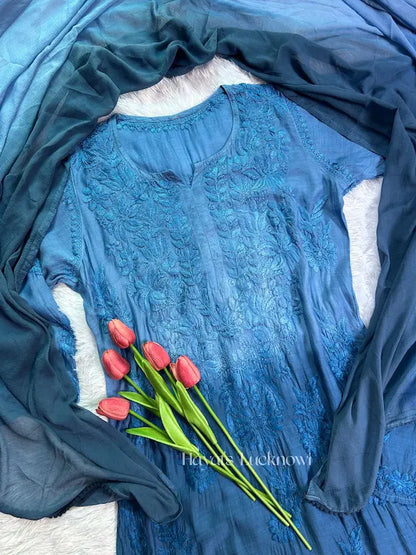Blue muslin kurta set with chikankari embroidery by Hayat’s Lucknowi