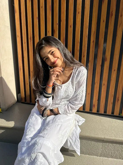 White Lucknowi chikankari kurta set by Hayat’s Lucknowi