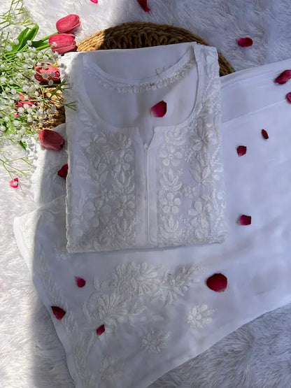 White Lucknowi chikankari kurta set by Hayat’s Lucknowi