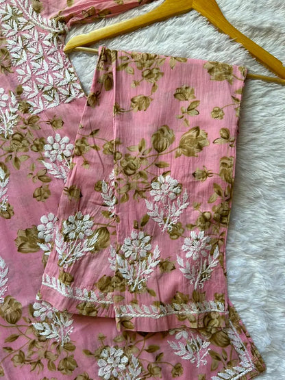 
Sana pink mul mul Lucknowi chikankari kurta set featuring delicate hand embroidery and soft breathable fabric for graceful everyday and festive ethnic wear by Hayat's Lucknowi.
