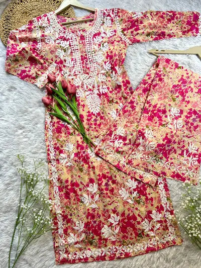 Pink mul mul kurta set with printed chikankari embroidery by Hayat’s Lucknowi