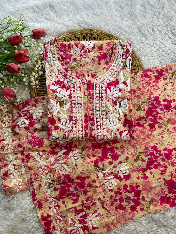 Pink mul mul kurta set with printed chikankari embroidery by Hayat’s Lucknowi