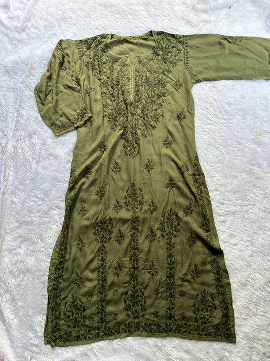 टॉफ़ी मॉडल लखनऊ चिकनकारी कुर्ता