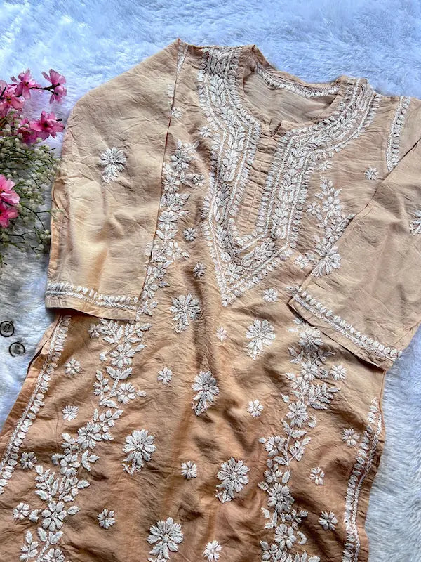 पीली चंदेरी चिकनकारी कुर्ती