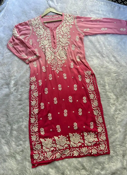 गुलाबी मलमल चिकनकारी कुर्ता