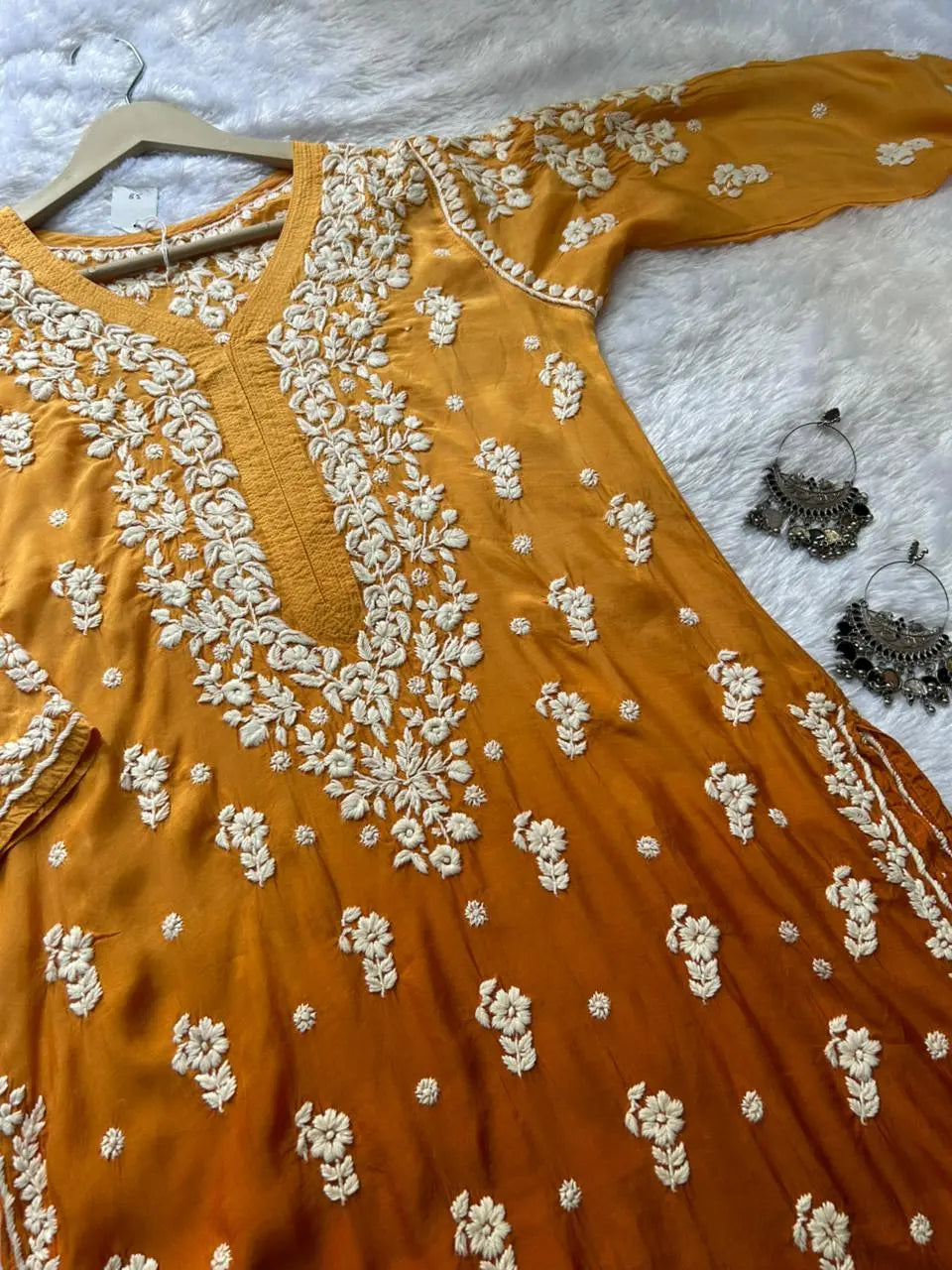 सरसों मलमल रेशम चिकनकारी कुर्ता