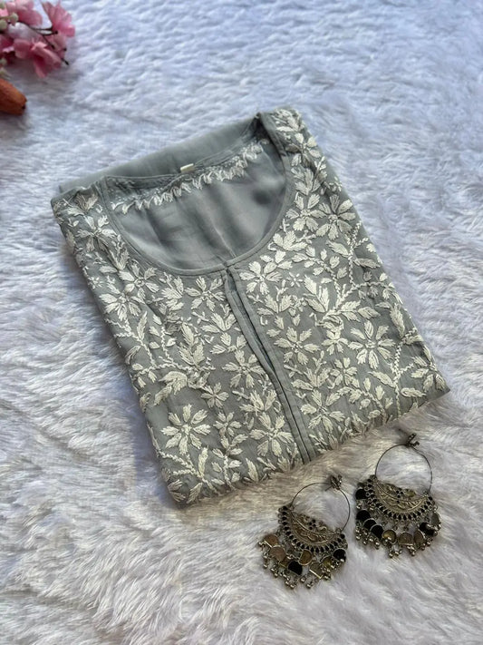 ग्रे मॉडल लखनऊ चिकनकारी कुर्ता
