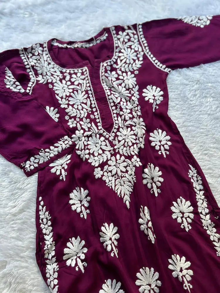 प्लम मॉडल लखनवी चिकनकारी कुर्ता