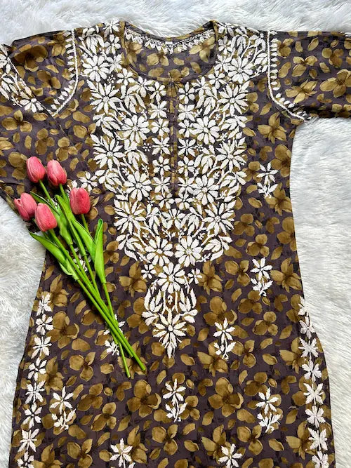 Navy mulmul kurta with chikankari embroidery by Hayat’s Lucknowi