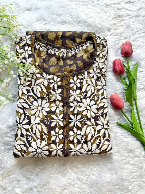 Navy mulmul kurta with chikankari embroidery by Hayat’s Lucknowi