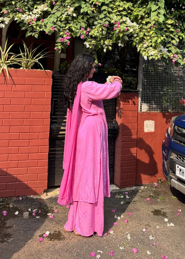 
Pink rayon Lucknowi chikankari kurta set with dupatta featuring handcrafted embroidery by Hayat's Lucknowi
