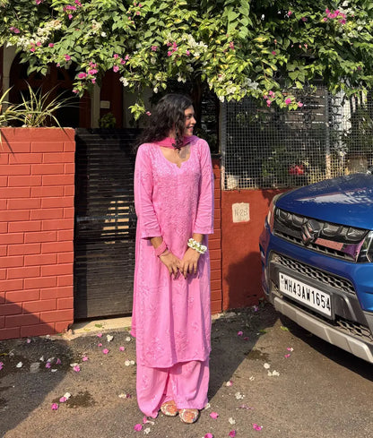 
Pink rayon Lucknowi chikankari kurta set with dupatta featuring handcrafted embroidery by Hayat's Lucknowi
