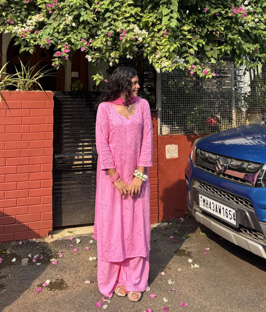 
Pink rayon Lucknowi chikankari kurta set with dupatta featuring handcrafted embroidery by Hayat's Lucknowi
