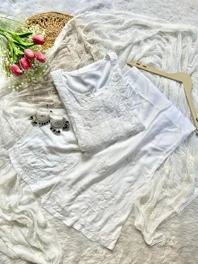 White rayon kurta set with chikankari embroidery by Hayat’s Lucknowi