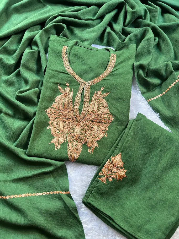 Green Kashmiri Tilla Work Woolen Pheran by Hayat's Lucknowi